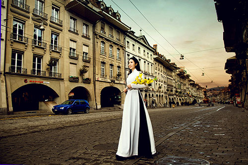 Hoa khôi doanh nhân khoe vẻ đẹp áo dài giữa trời Âu - 4