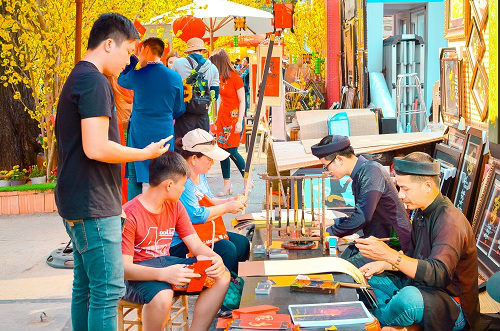 Thiếu nữ Sài Gòn xúng xính áo dài xuống phố chơi xuân - 2