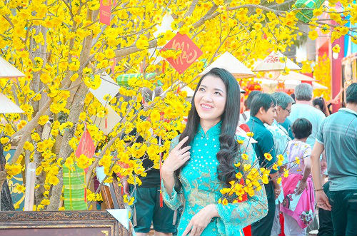 Thiếu nữ Sài Gòn xúng xính áo dài xuống phố chơi xuân - 6