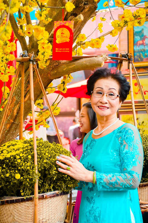 Thiếu nữ Sài Gòn xúng xính áo dài xuống phố chơi xuân - 19