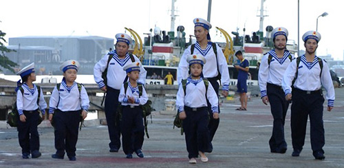 Tập 34 Bố ơi mùa 2: 4 cặp bố con lần đầu làm lính thuỷ Đà Nẵng - 5