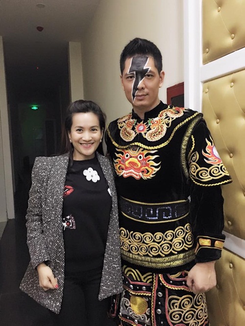 Vợ Bình Minh đi cổ vũ chồng đóng quot;Táo quân 2016quot; - 2