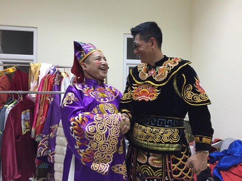 Vợ Bình Minh đi cổ vũ chồng đóng quot;Táo quân 2016quot; - 4