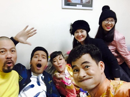 Vợ Bình Minh đi cổ vũ chồng đóng quot;Táo quân 2016quot; - 13