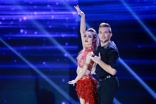 Khánh My, Trang Pháp gây ấn tượng đêm mở màn BNHV 2016 - 13