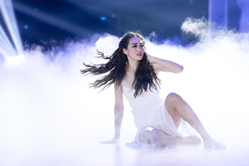 Khánh My, Trang Pháp gây ấn tượng đêm mở màn BNHV 2016 - 3