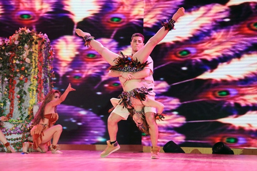 Khánh My, Trang Pháp gây ấn tượng đêm mở màn BNHV 2016 - 10