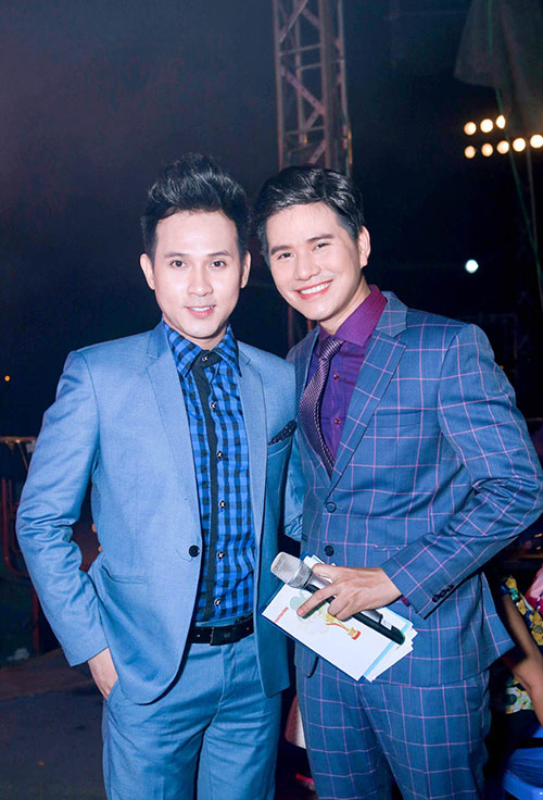 Á hậu Thúy Vân và MC Mạnh Cường đón Tết cùng công nhân - 14