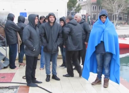 Chìm tàu giữa biển, 40 người chết - 5