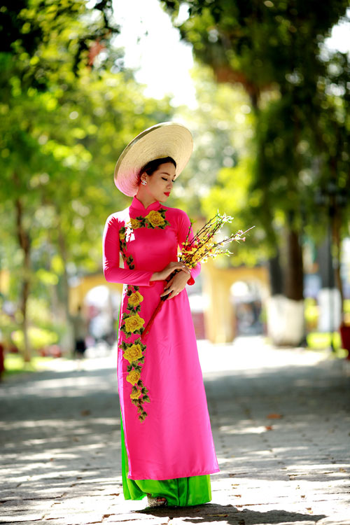 Trương Tâm Nhi nền nã áo dài xuống phố - 1