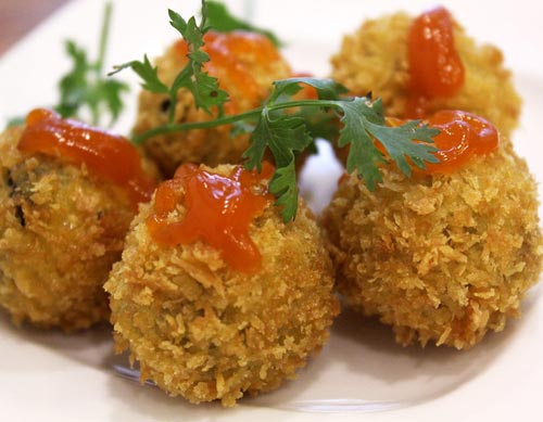 BÁNH ĂN DẶM TỪ RAU CỦ TỰ NHIÊN GIÚP BÉ TẬP NHAI AN TOÀN VÀ VUI VẺ