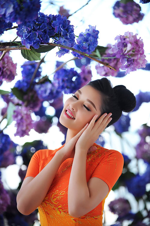 Triệu Thị Hà xinh đẹp trong vườn hoa xuân - 2