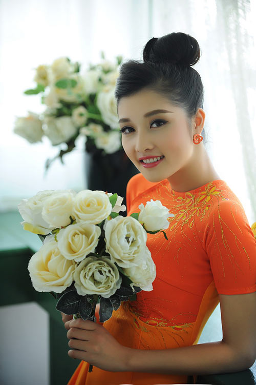 Triệu Thị Hà xinh đẹp trong vườn hoa xuân - 8