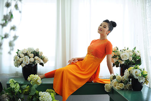 Triệu Thị Hà xinh đẹp trong vườn hoa xuân - 3