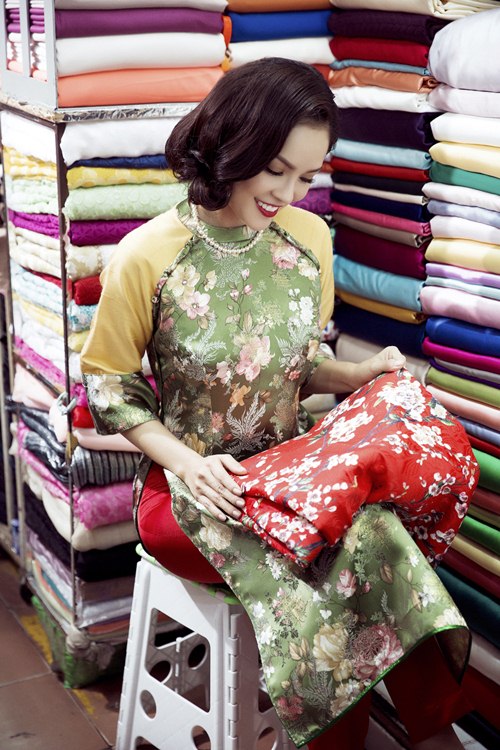 Dàn mỹ nhân Vbiz quot;đua nhauquot; diện áo dài rực rỡ đón Tết - 4