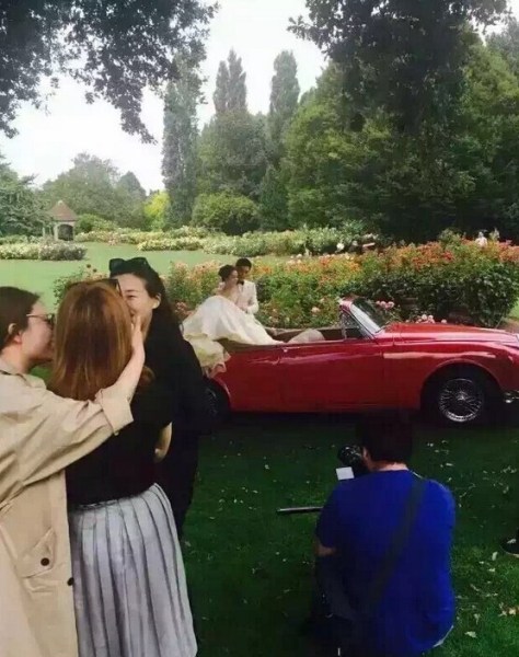 Lưu Thi Thi lộ diện sau buổi chụp ảnh cưới - 5