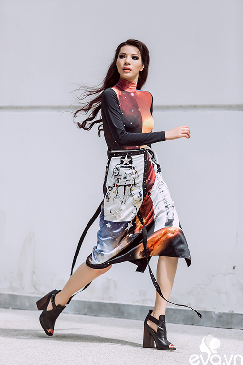 Siêu mẫu Khả Trang khoe dáng trong nắng xuân Sài Gòn - 13