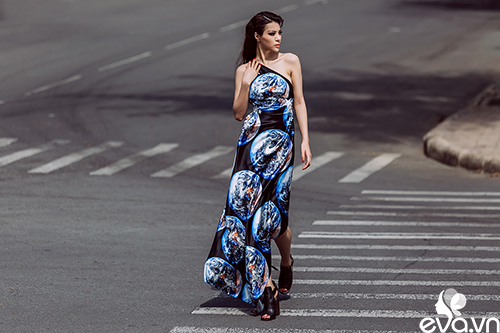 Siêu mẫu Khả Trang khoe dáng trong nắng xuân Sài Gòn - 9