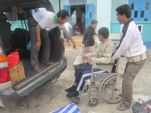 Cảm động chuyến xe chở bệnh nhân nghèo về quê ăn Tết - 3
