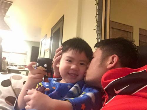 Cường Đôla đùa nghịch cùng Subeo trên bãi biển - 5