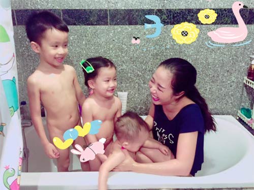 Cường Đôla đùa nghịch cùng Subeo trên bãi biển - 17