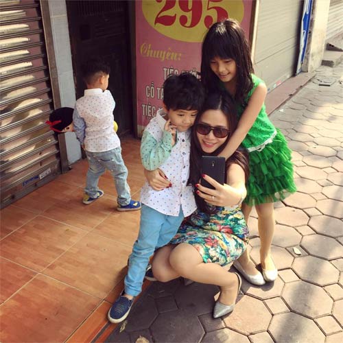 Cường Đôla đùa nghịch cùng Subeo trên bãi biển - 20