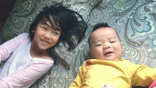 Cường Đôla đùa nghịch cùng Subeo trên bãi biển - 10