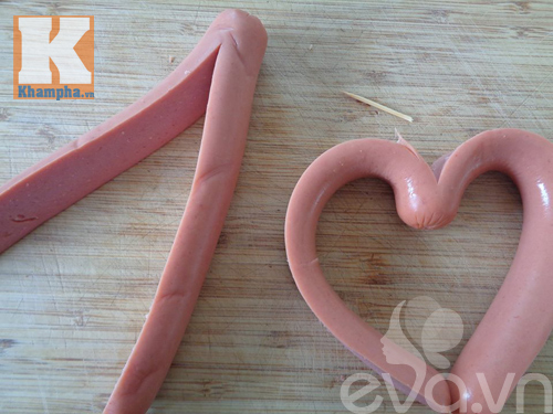 Xúc xích bọc trứng trái tim cho Valentine - 3