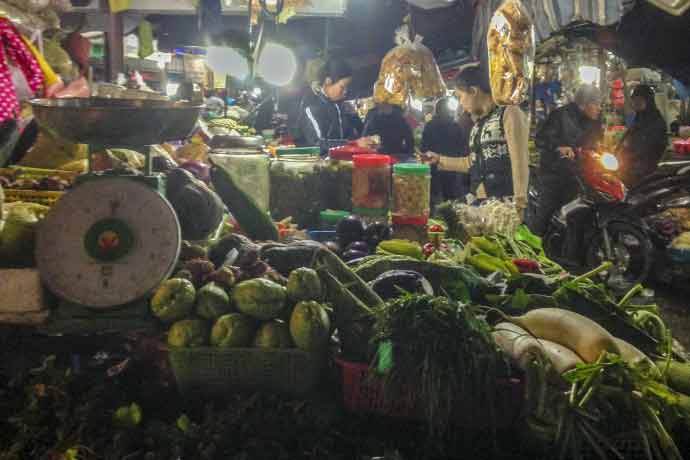 Vác đồ quê lên phố vì lo thực phẩm giá cao sau Tết - 1