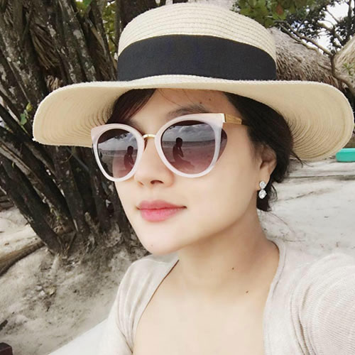 Phạm Hương: Phụ nữ đẹp là người không bỏ quên nhan sắc - 11