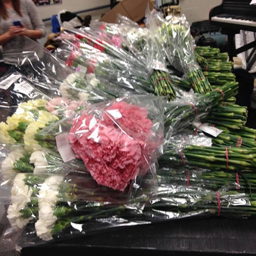Cười đến nhập viện vì được chồng tặng hoa Valentine - 1