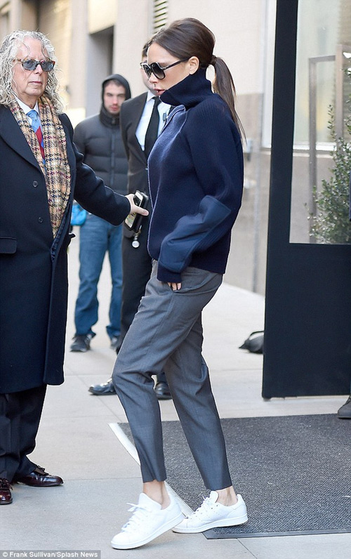 Harper quot;siêu kutequot; tới xem show trình diễn của mẹ Vic - 11