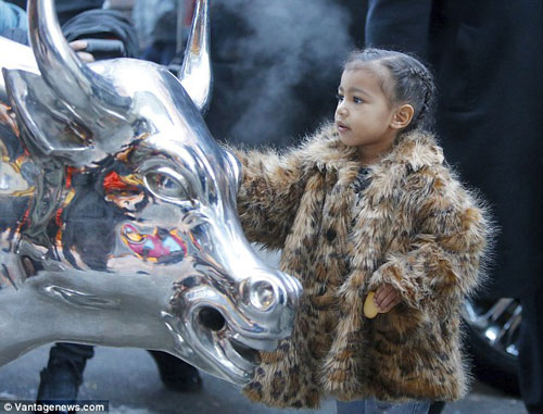 Con gái Kim Kardashian quot;cực chấtquot; trên phố New York - 4