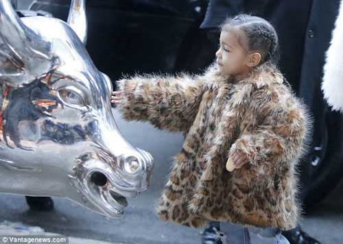 Con gái Kim Kardashian quot;cực chấtquot; trên phố New York - 5