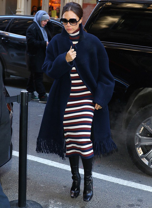 Victoria bất ngờ đi giày thể thao tại show diễn - 6