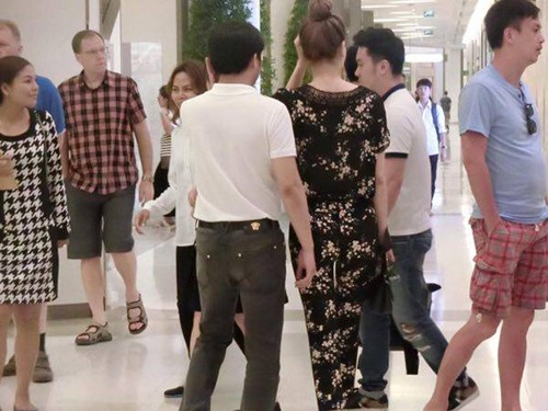 Xuất hiện ảnh Hà Hồ nắm tay bạn trai ở Thái Lan - 2