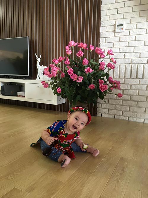 Con gái Trang Nhung 10 tháng tuổi diện áo dài đáng yêu - 4