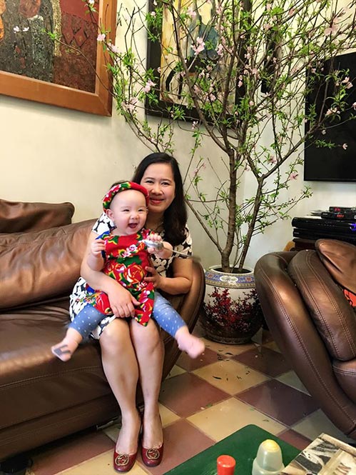 Con gái Trang Nhung 10 tháng tuổi diện áo dài đáng yêu - 6