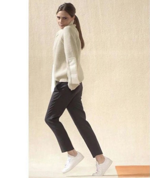 Victoria bất ngờ đi giày thể thao tại show diễn - 4