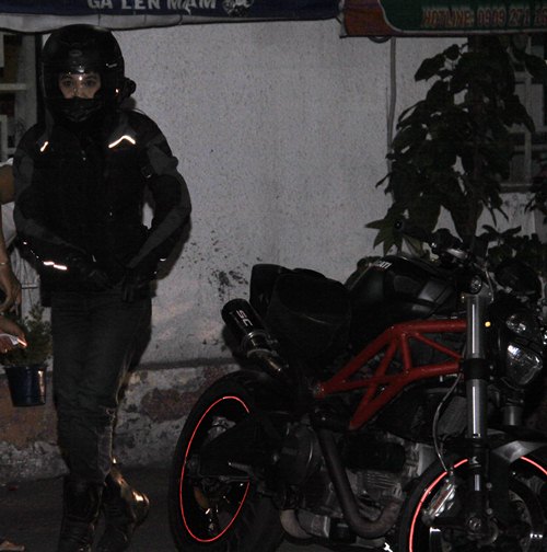 quot;Người yêu tin đồnquot; của Johnny Trí Nguyễn trở thành quot;Cô hầu gáiquot; - 2