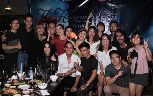 quot;Người yêu tin đồnquot; của Johnny Trí Nguyễn trở thành quot;Cô hầu gáiquot; - 1