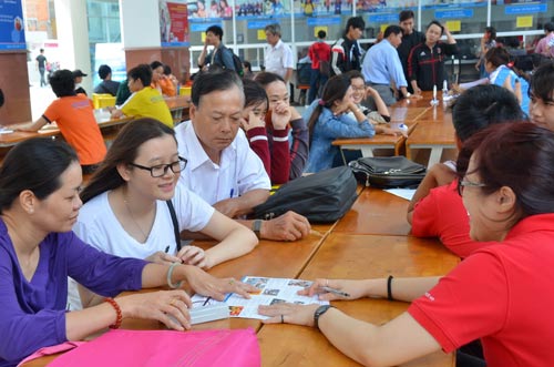 Nhiều trường phỏng vấn, tổ chức thi riêng - 1