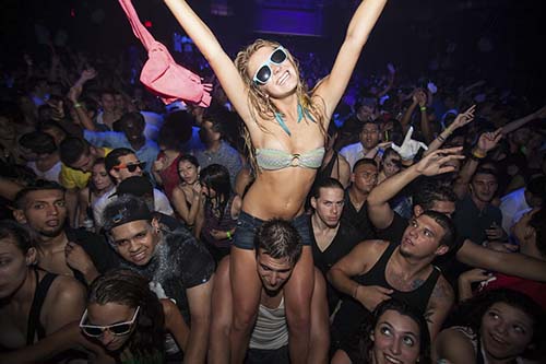 Phụ nữ #039;ngồi lê đôi mách#039; có khả năng ngoại tình cao - 5