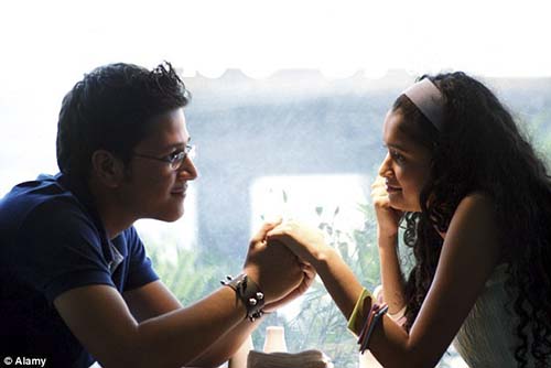 Phụ nữ #039;ngồi lê đôi mách#039; có khả năng ngoại tình cao - 4