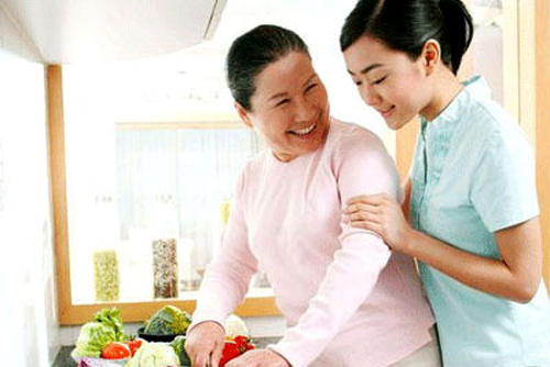 Thương mẹ chồng tất bật ngày Tết - 1