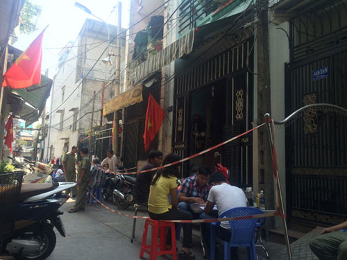 Tạm giữ người mẹ nghi giết con gái 3 tuổi rồi tự tử - 1