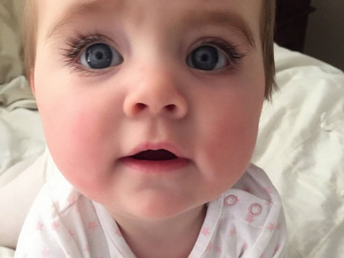 Mẹo chăm sóc giúp mắt con trong veo, sáng đẹp từ nhỏ - 1