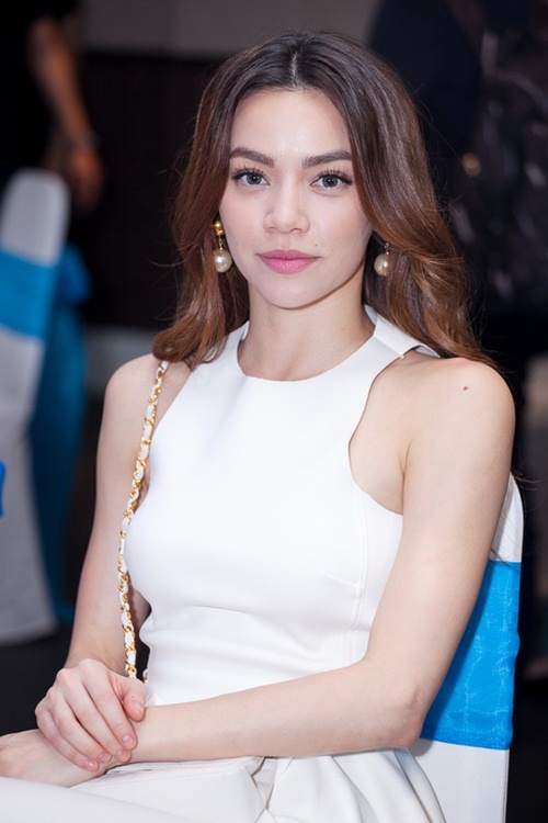 Hà Hồ, Ngọc Trinh: Một lùm xùm, hai kết cục - 1