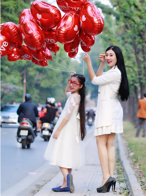 Mẫu nhí Bảo Hân xinh như thiên thần xuống phố ngày xuân - 8