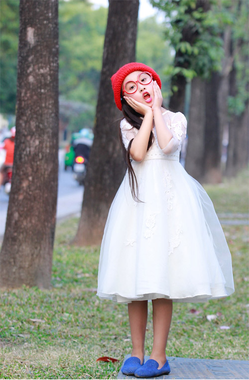 Mẫu nhí Bảo Hân xinh như thiên thần xuống phố ngày xuân - 7